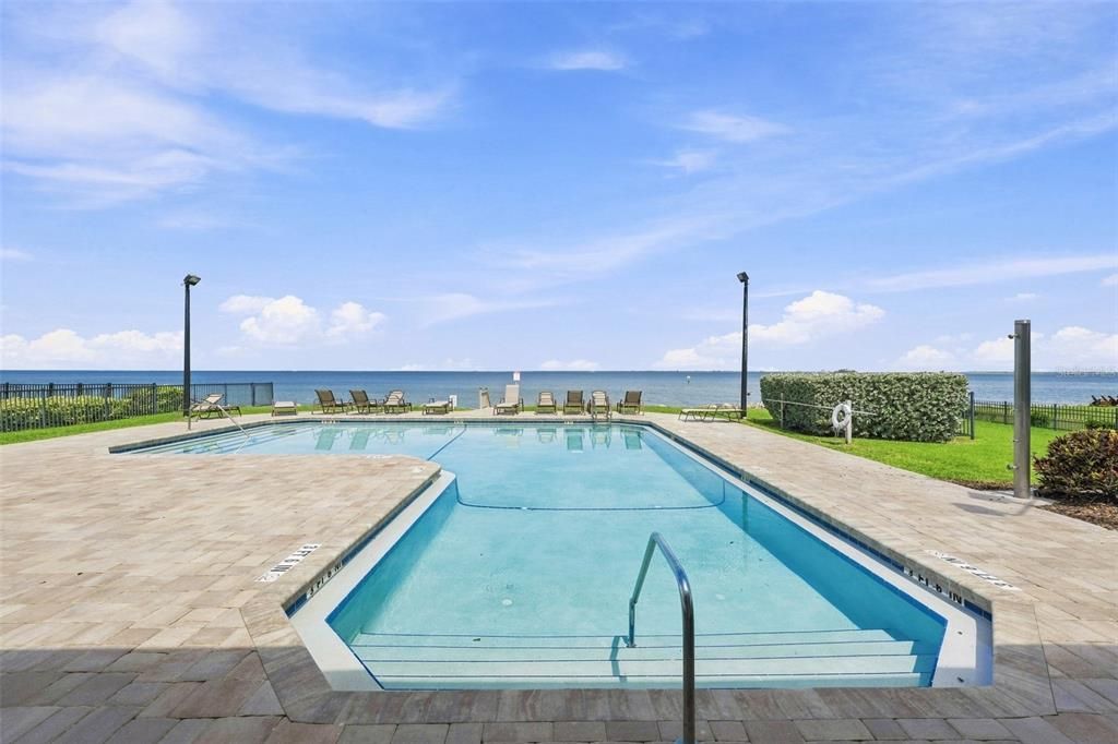 待售: $725,000 (0.25 acres)