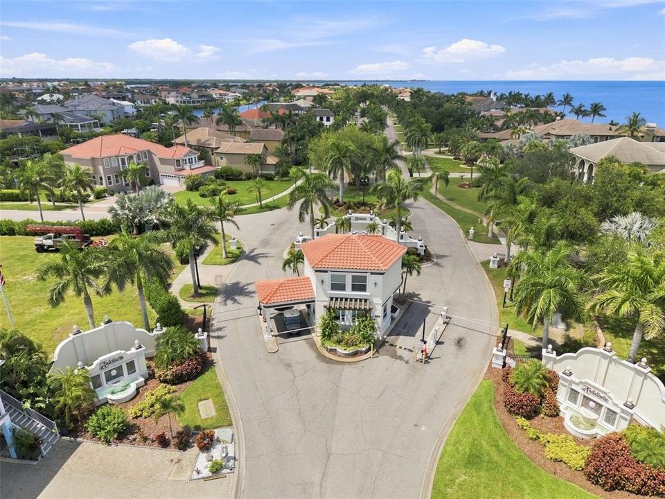 待售: $725,000 (0.25 acres)
