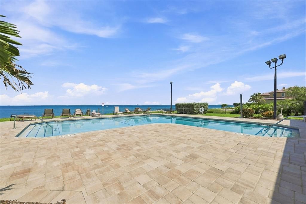 待售: $725,000 (0.25 acres)