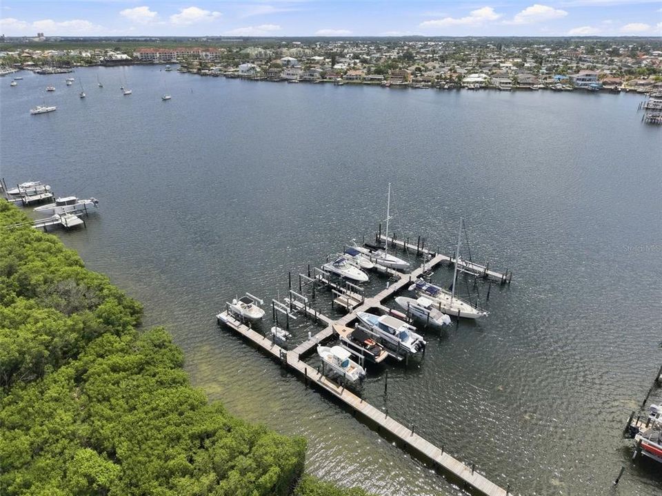 待售: $725,000 (0.25 acres)