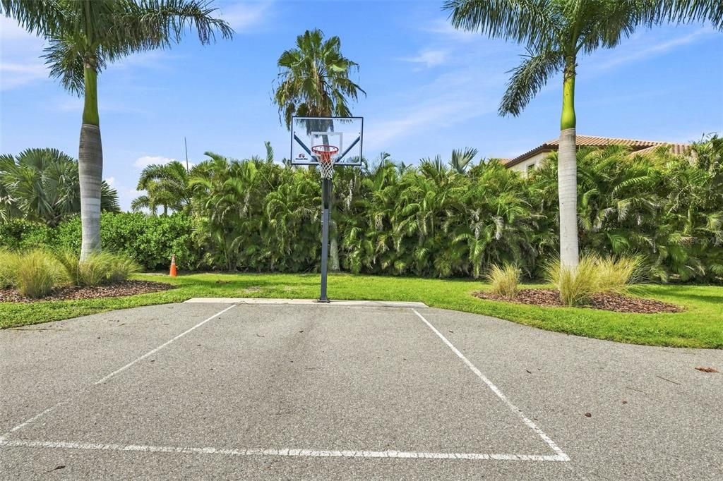 待售: $725,000 (0.25 acres)