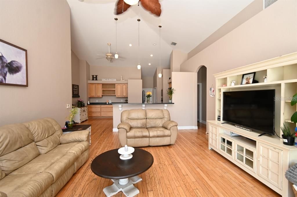 En Venta: $497,000 (4 camas, 3 baños, 2360 Pies cuadrados)