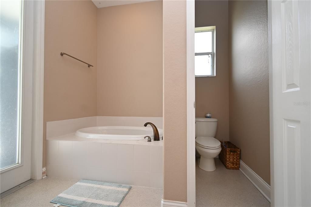En Venta: $497,000 (4 camas, 3 baños, 2360 Pies cuadrados)