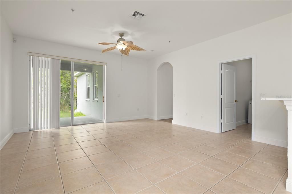En Venta: $435,000 (4 camas, 2 baños, 1888 Pies cuadrados)