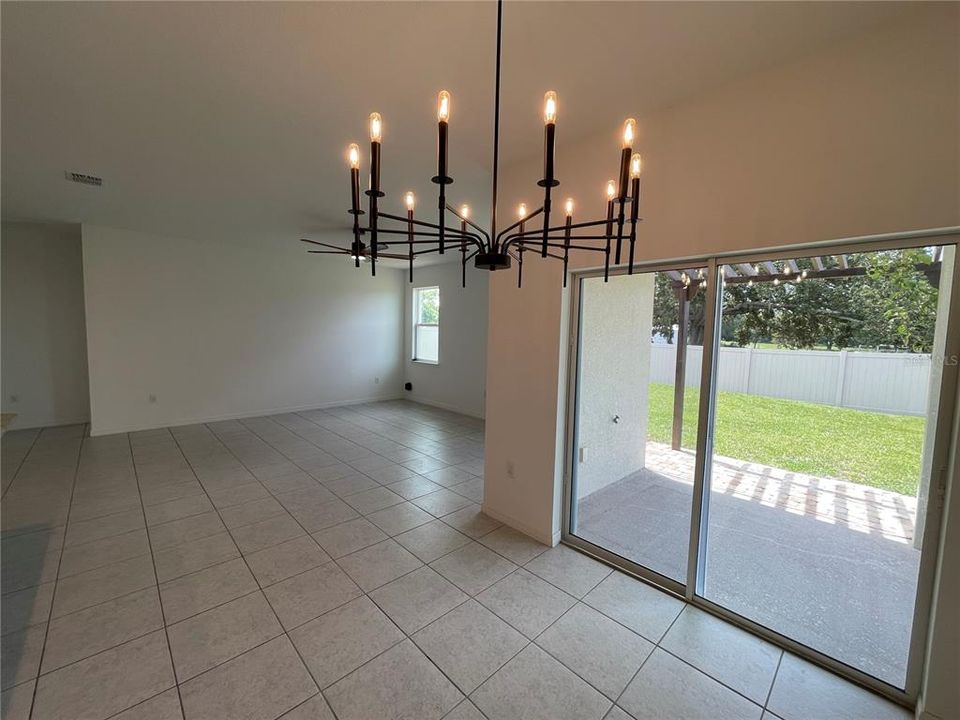 For Rent: $2,100 (4 beds, 2 baths, 1816 Square Feet)