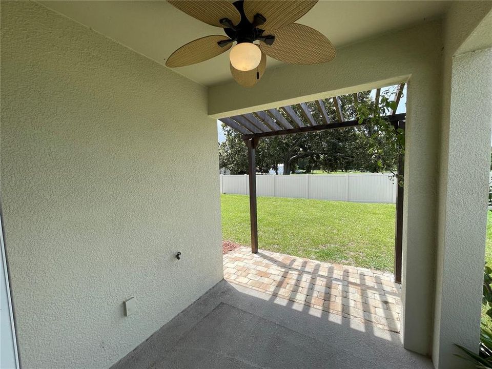 For Rent: $2,100 (4 beds, 2 baths, 1816 Square Feet)