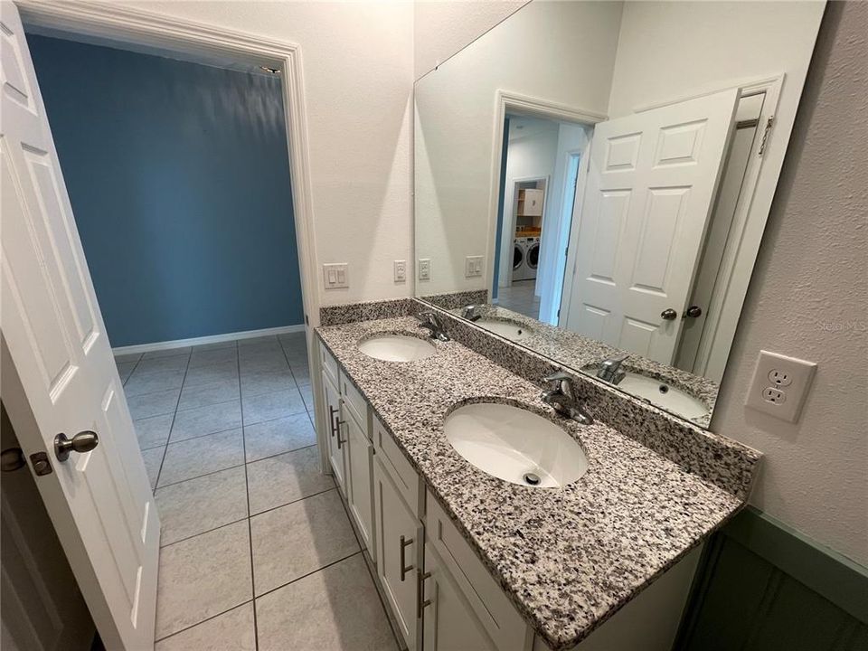 For Rent: $2,100 (4 beds, 2 baths, 1816 Square Feet)
