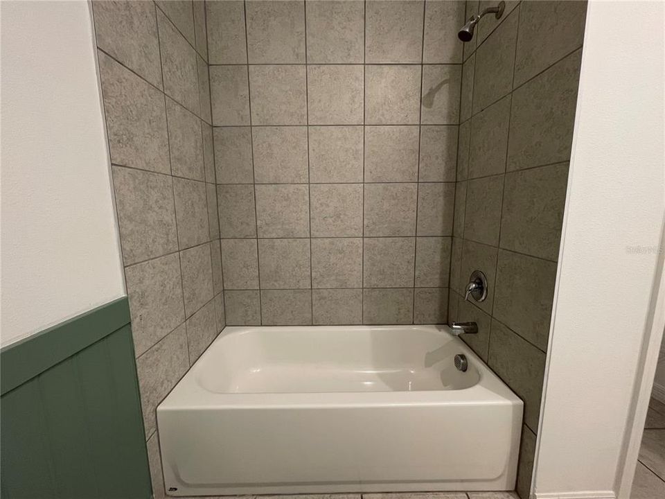 For Rent: $2,100 (4 beds, 2 baths, 1816 Square Feet)