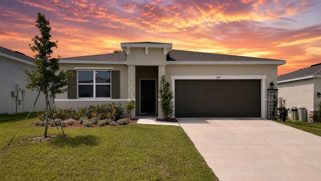 For Rent: $2,100 (4 beds, 2 baths, 1816 Square Feet)