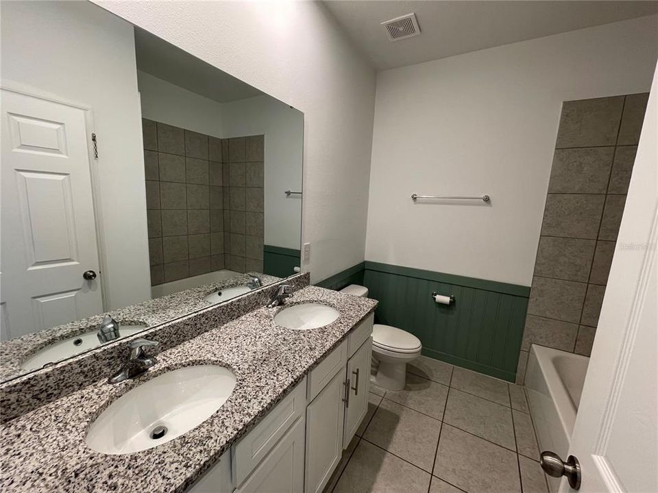 For Rent: $2,100 (4 beds, 2 baths, 1816 Square Feet)