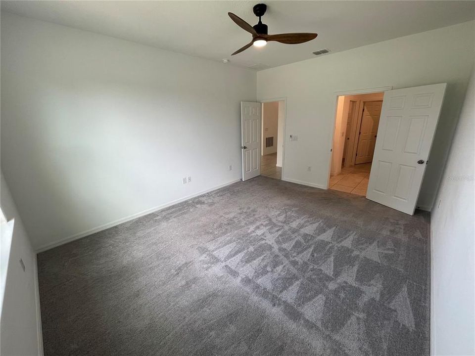 For Rent: $2,100 (4 beds, 2 baths, 1816 Square Feet)