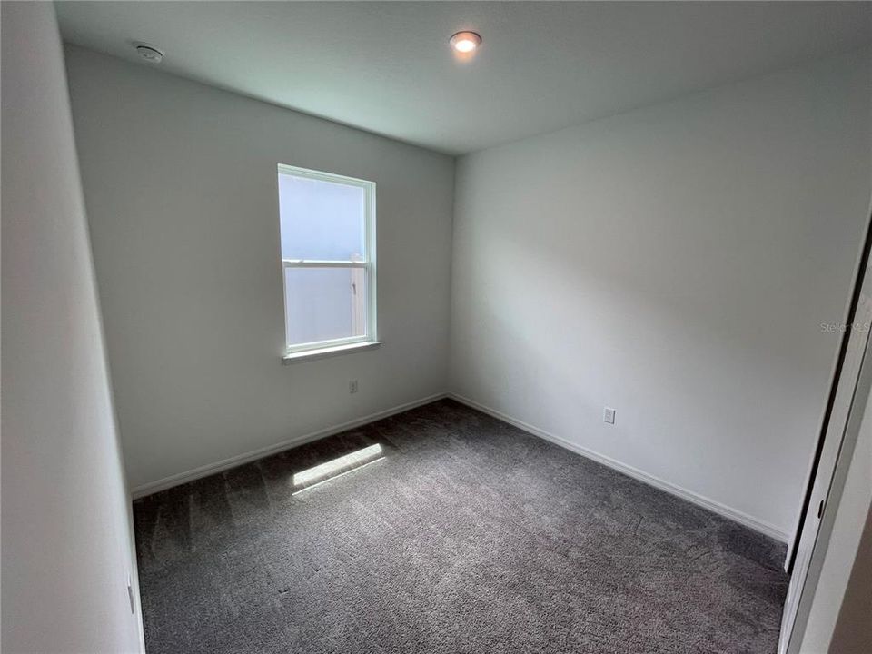 For Rent: $2,100 (4 beds, 2 baths, 1816 Square Feet)