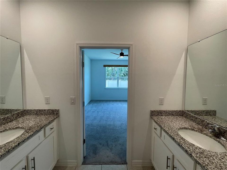 For Rent: $2,100 (4 beds, 2 baths, 1816 Square Feet)