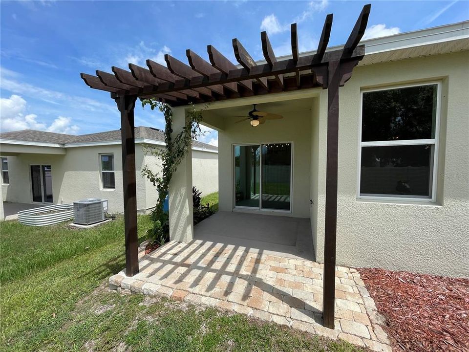 For Rent: $2,100 (4 beds, 2 baths, 1816 Square Feet)