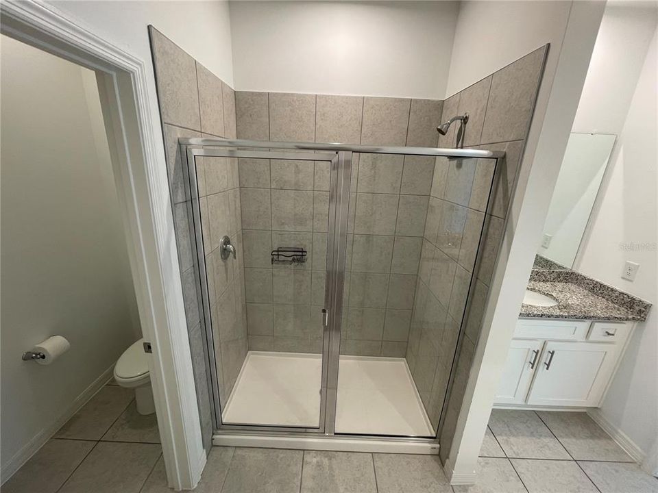 For Rent: $2,100 (4 beds, 2 baths, 1816 Square Feet)