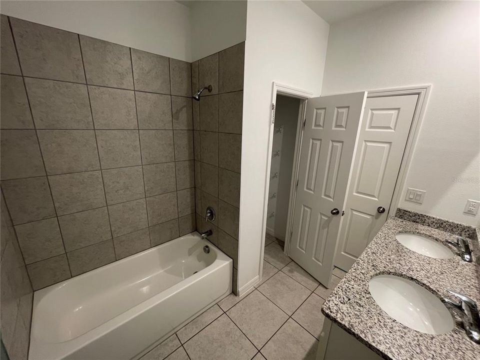 For Rent: $2,100 (4 beds, 2 baths, 1816 Square Feet)
