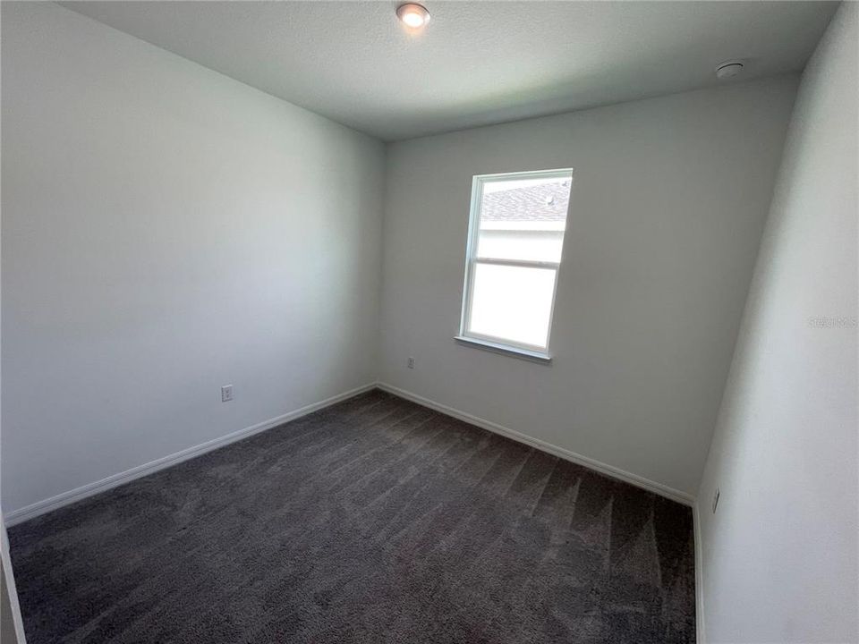 For Rent: $2,100 (4 beds, 2 baths, 1816 Square Feet)