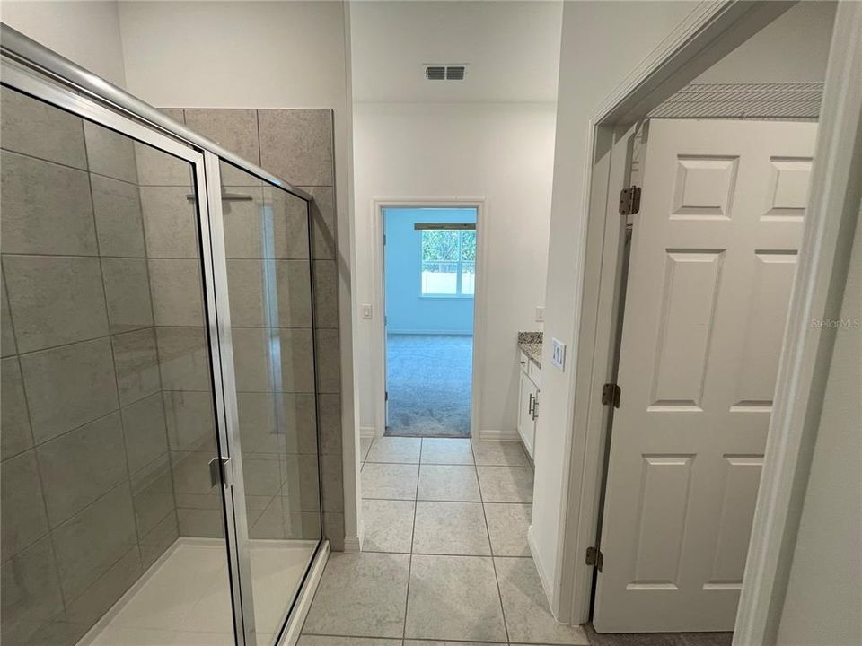 For Rent: $2,100 (4 beds, 2 baths, 1816 Square Feet)