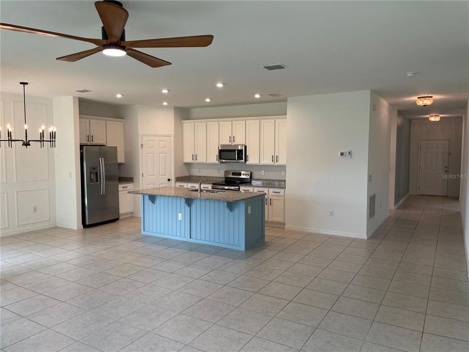 For Rent: $2,100 (4 beds, 2 baths, 1816 Square Feet)