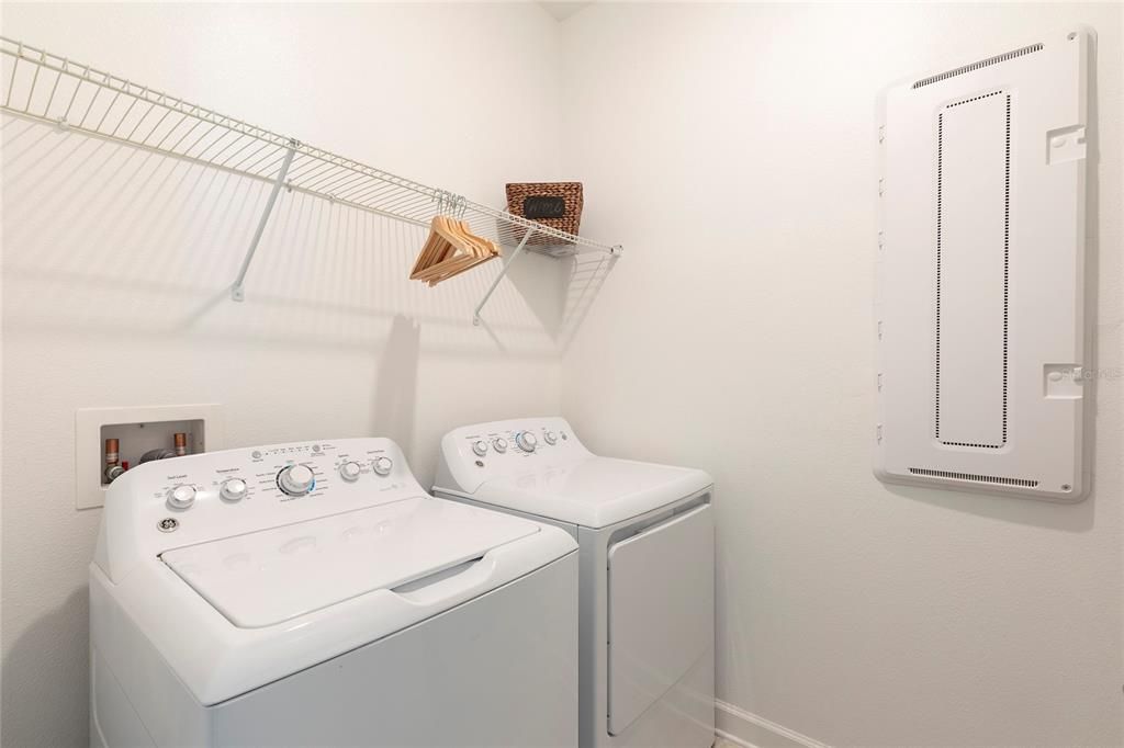 En Venta: $411,000 (3 camas, 2 baños, 2068 Pies cuadrados)