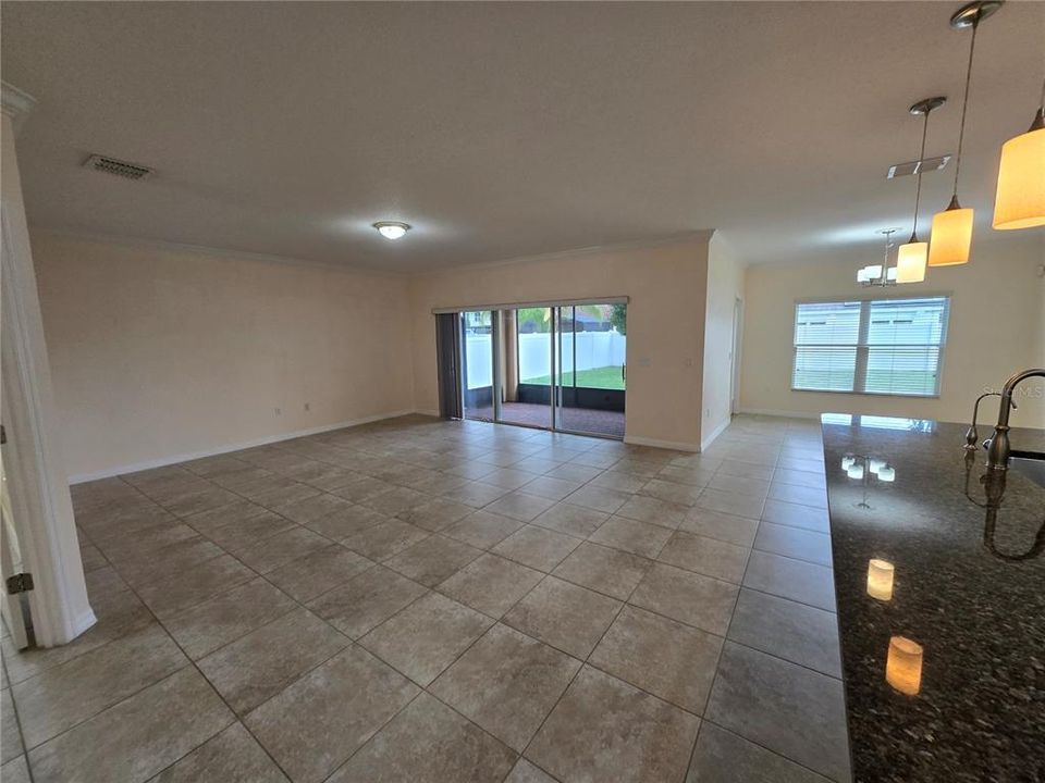 В аренду: $2,300 (4 спален, 2 ванн, 2116 Квадратных фут)