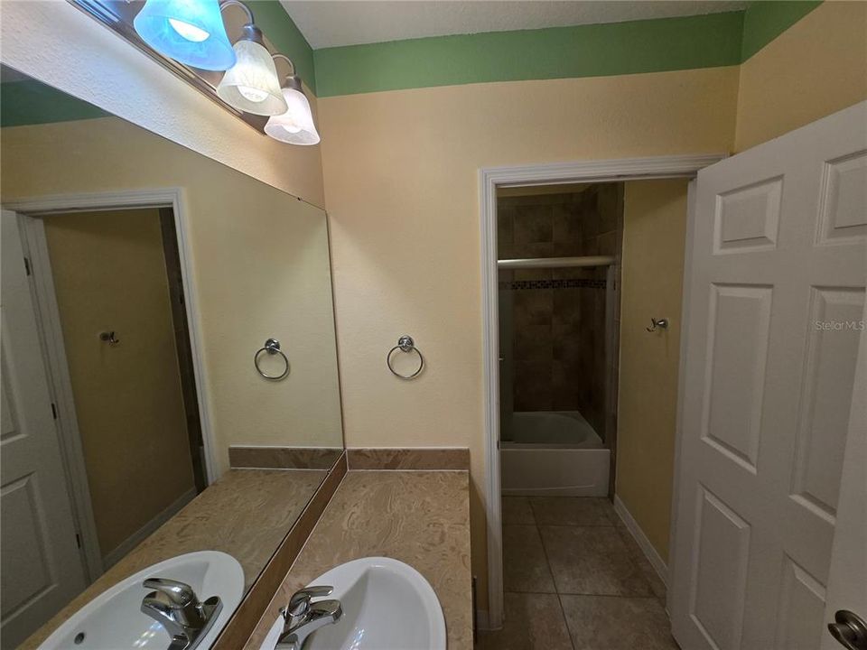 В аренду: $2,300 (4 спален, 2 ванн, 2116 Квадратных фут)