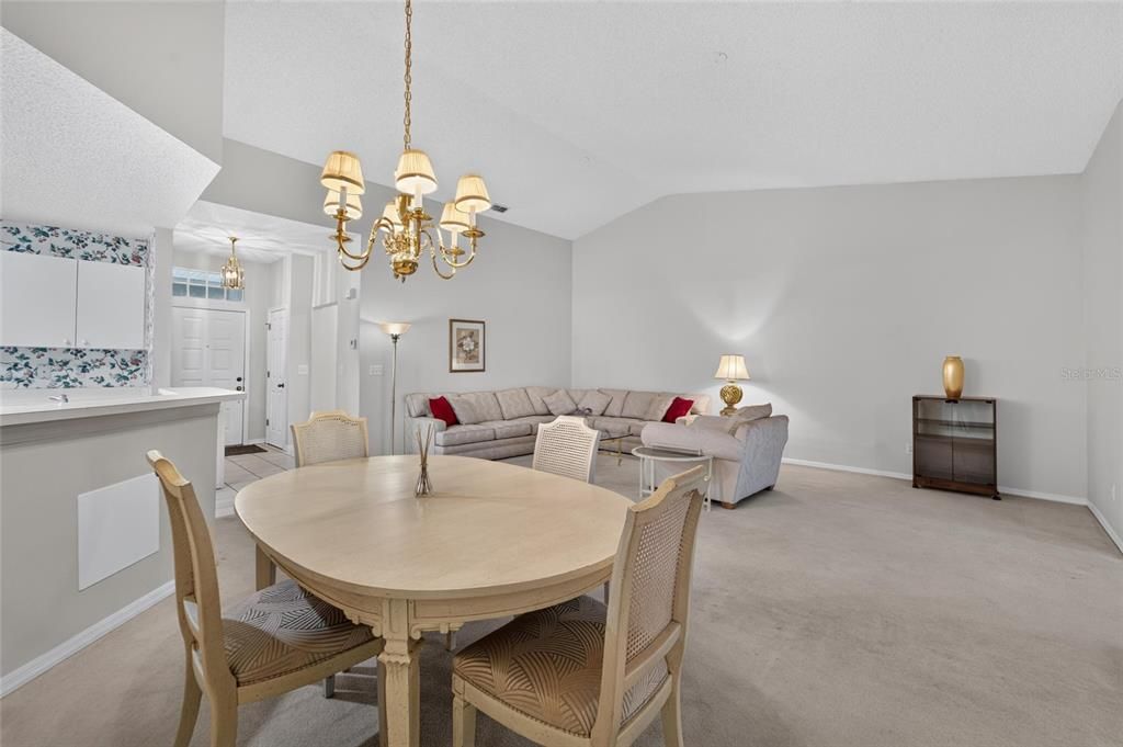 На продажу: $179,900 (2 спален, 2 ванн, 1550 Квадратных фут)