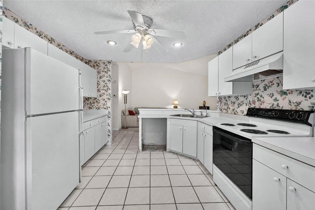 На продажу: $179,900 (2 спален, 2 ванн, 1550 Квадратных фут)