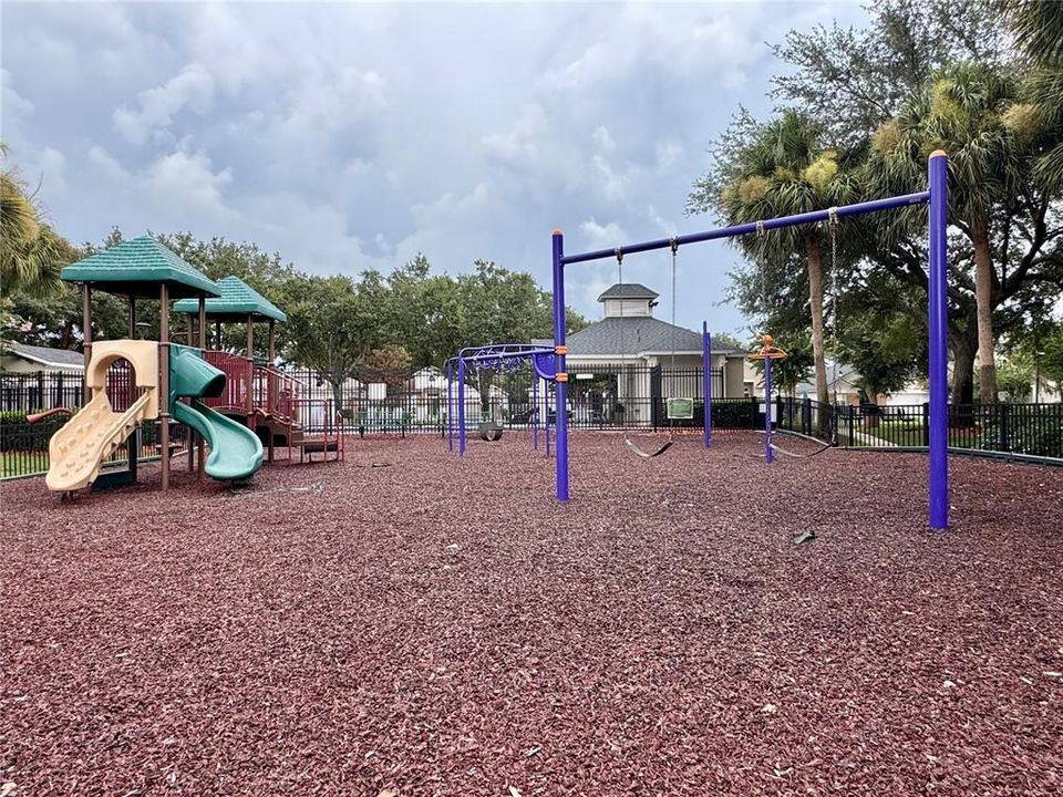 For Rent: $2,750 (4 beds, 2 baths, 1952 Square Feet)
