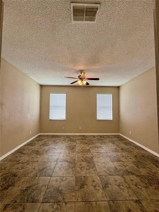 For Rent: $2,750 (4 beds, 2 baths, 1952 Square Feet)