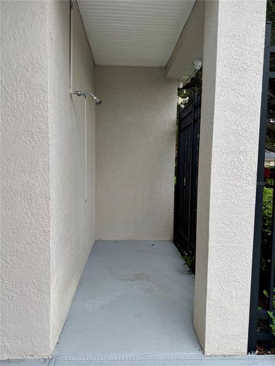 For Rent: $2,750 (4 beds, 2 baths, 1952 Square Feet)