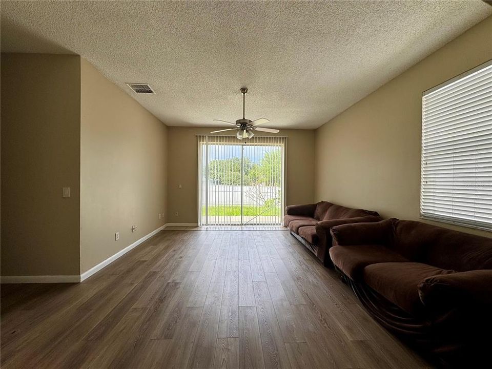 For Rent: $2,750 (4 beds, 2 baths, 1952 Square Feet)