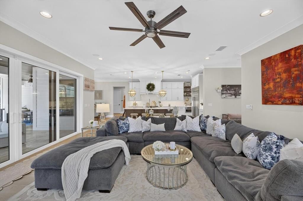 En Venta: $3,499,000 (5 camas, 4 baños, 5077 Pies cuadrados)