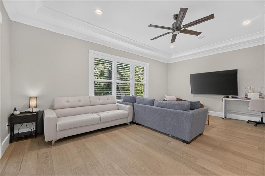 En Venta: $3,499,000 (5 camas, 4 baños, 5077 Pies cuadrados)