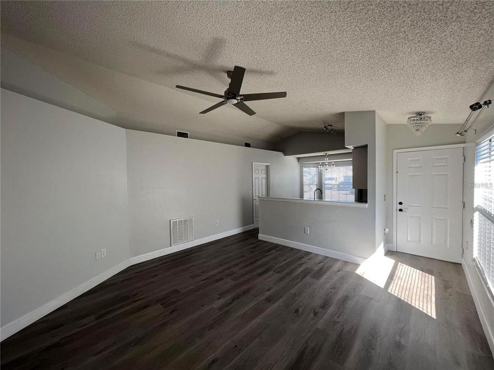 For Rent: $1,950 (3 beds, 2 baths, 1054 Square Feet)
