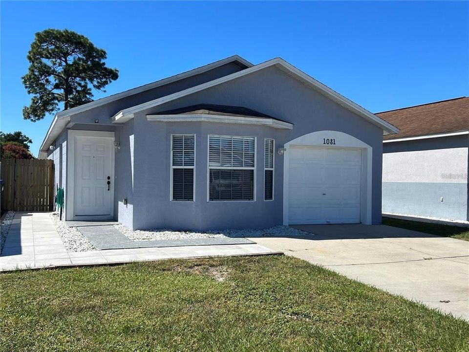 For Rent: $1,950 (3 beds, 2 baths, 1054 Square Feet)