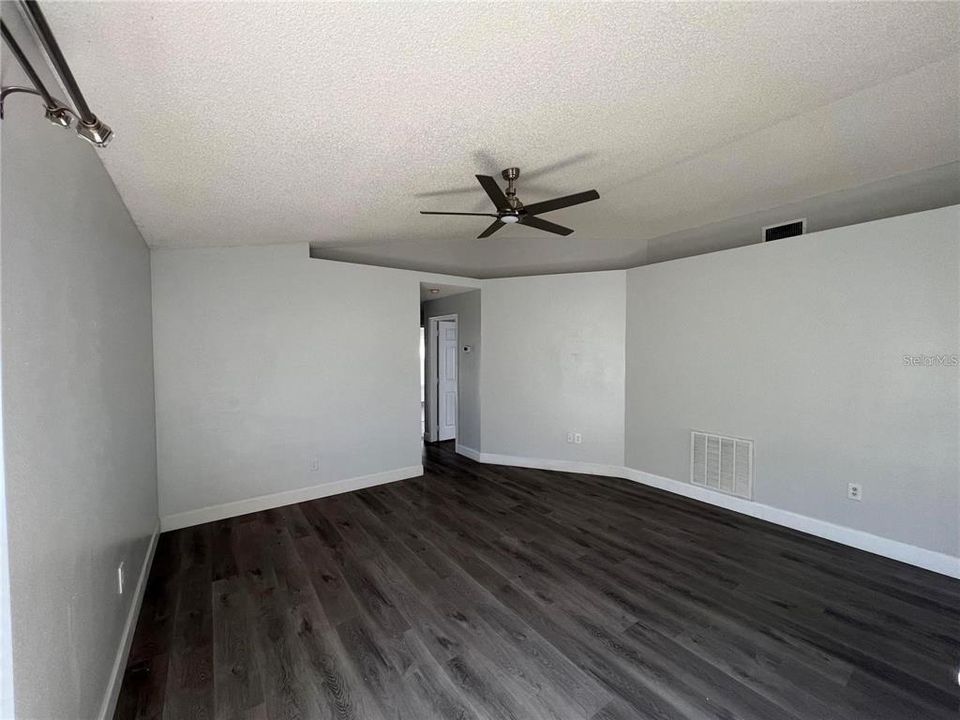 For Rent: $1,950 (3 beds, 2 baths, 1054 Square Feet)
