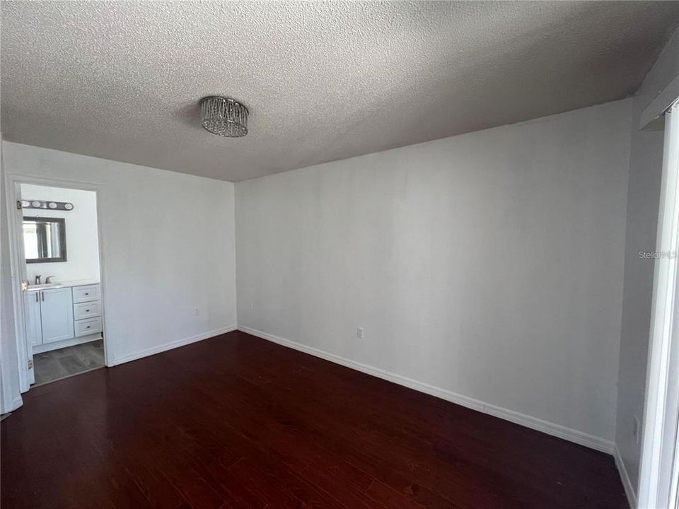 For Rent: $1,950 (3 beds, 2 baths, 1054 Square Feet)