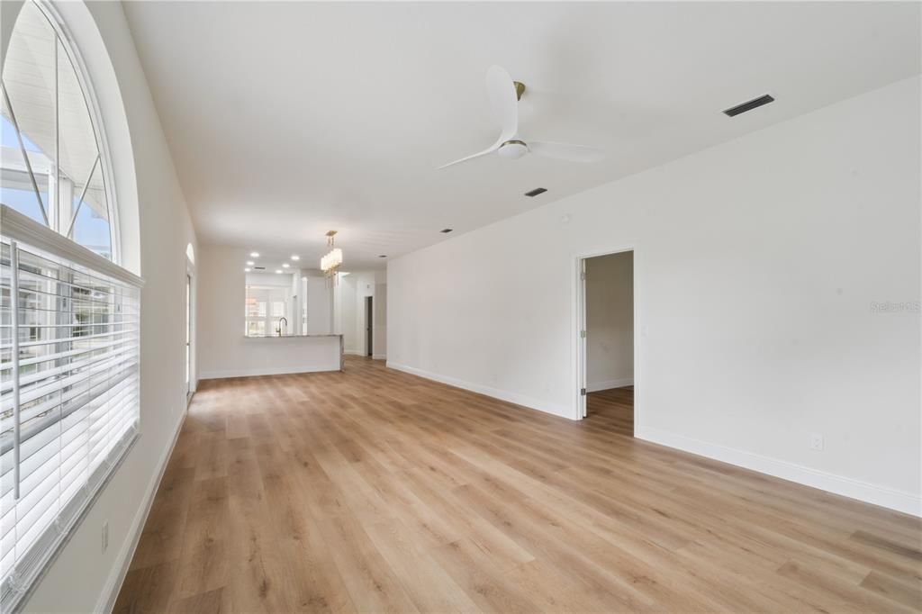 На продажу: $339,900 (3 спален, 2 ванн, 1776 Квадратных фут)