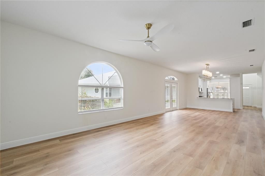 На продажу: $339,900 (3 спален, 2 ванн, 1776 Квадратных фут)