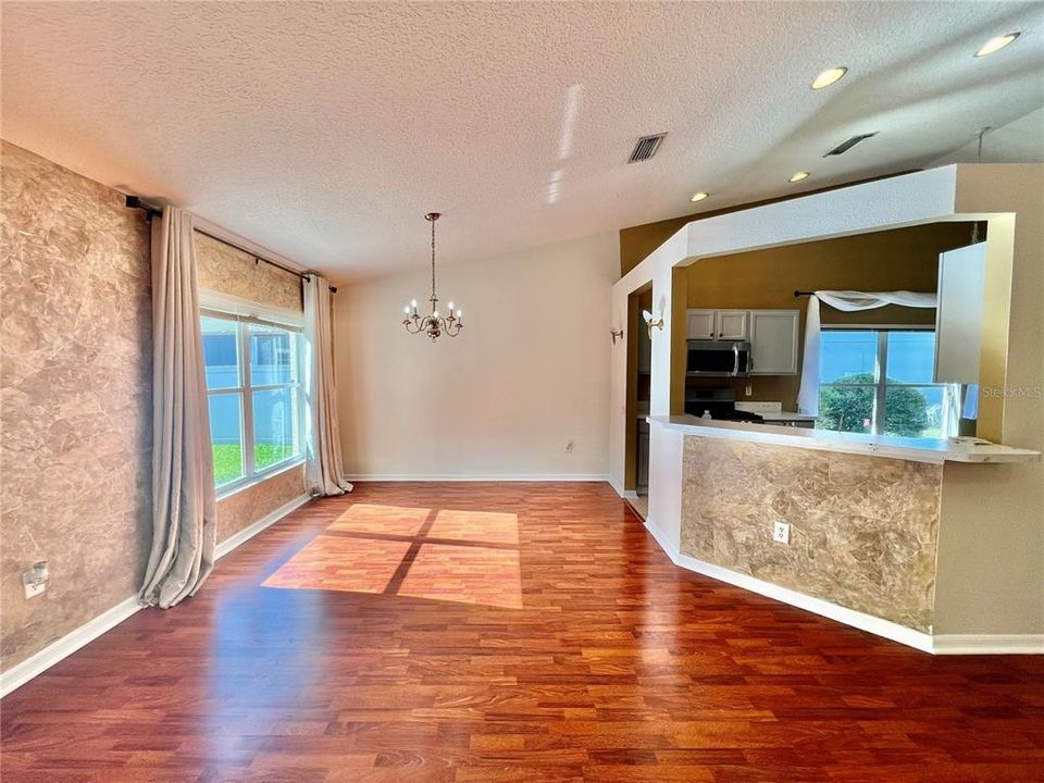 В аренду: $2,095 (3 спален, 2 ванн, 1505 Квадратных фут)