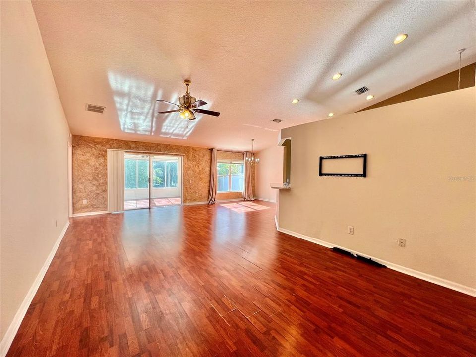 В аренду: $2,095 (3 спален, 2 ванн, 1505 Квадратных фут)
