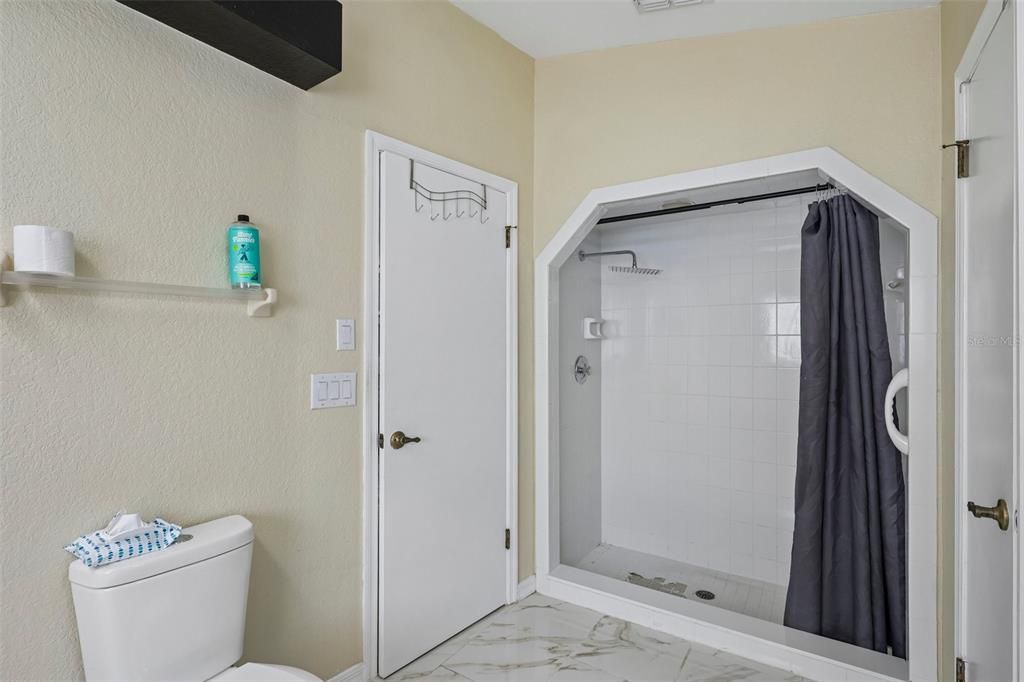 En Venta: $369,000 (3 camas, 2 baños, 1822 Pies cuadrados)