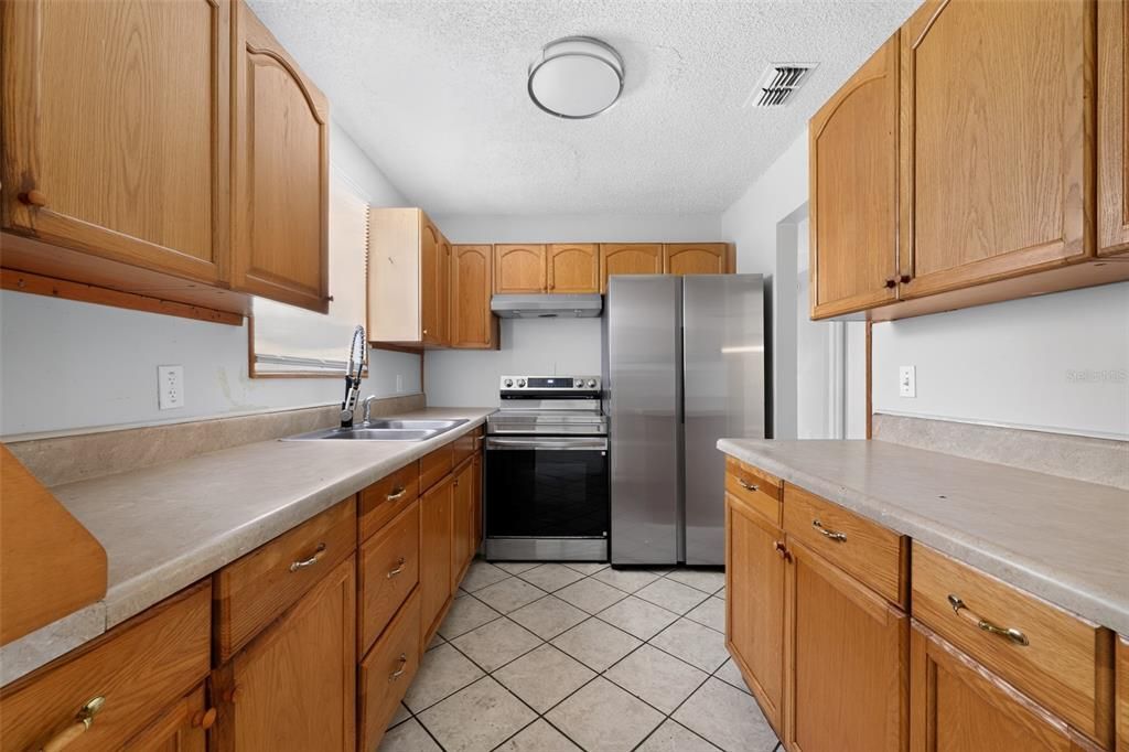 Active With Contract: $170,000 (3 beds, 2 baths, 1351 Square Feet)