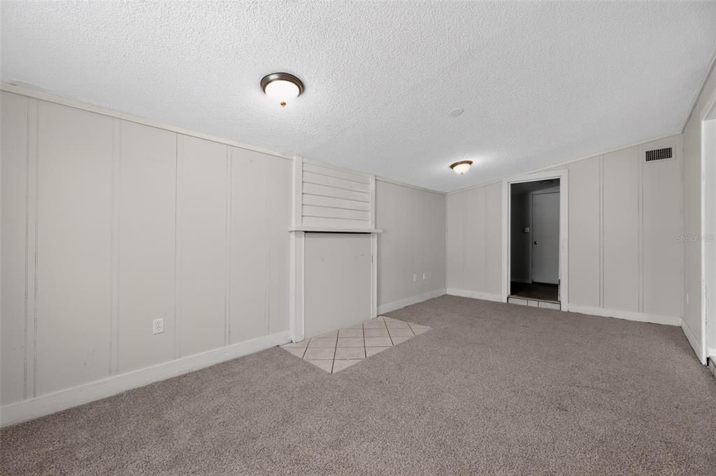 Active With Contract: $170,000 (3 beds, 2 baths, 1351 Square Feet)