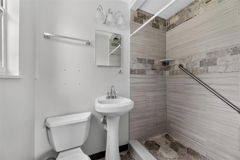 Active With Contract: $170,000 (3 beds, 2 baths, 1351 Square Feet)
