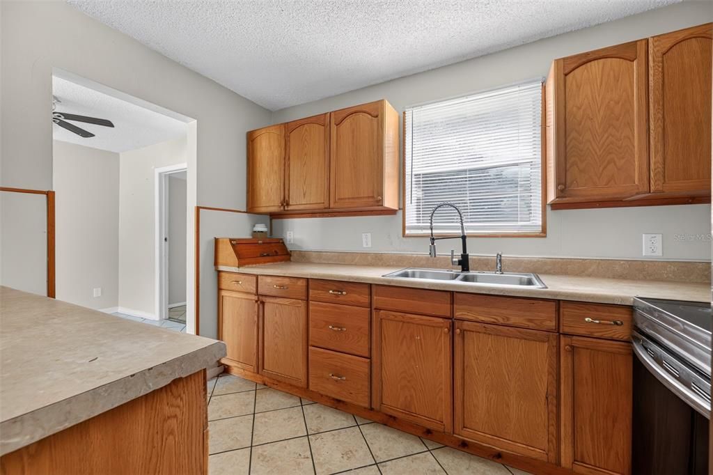 Active With Contract: $170,000 (3 beds, 2 baths, 1351 Square Feet)