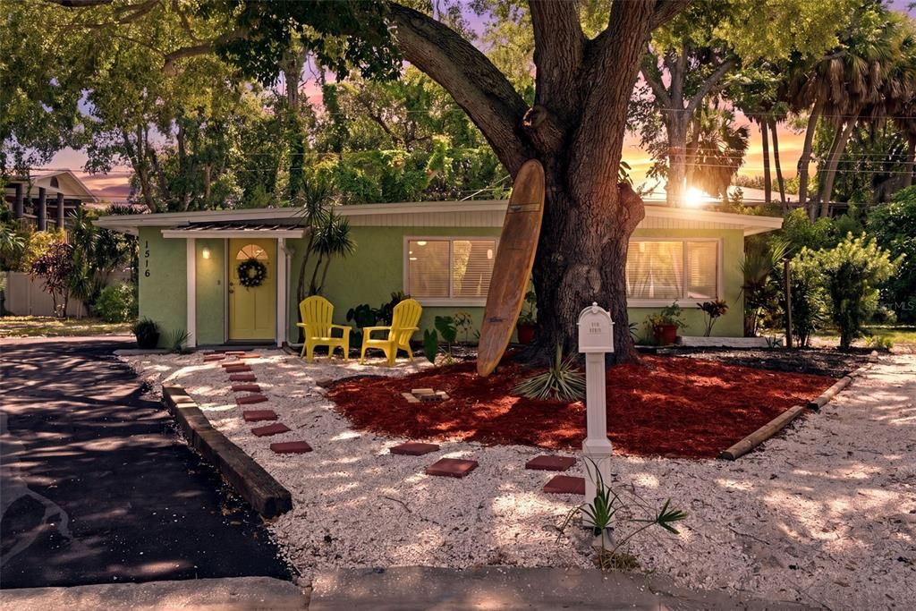 For Sale: $447,500 (3 beds, 2 baths, 1305 Square Feet)