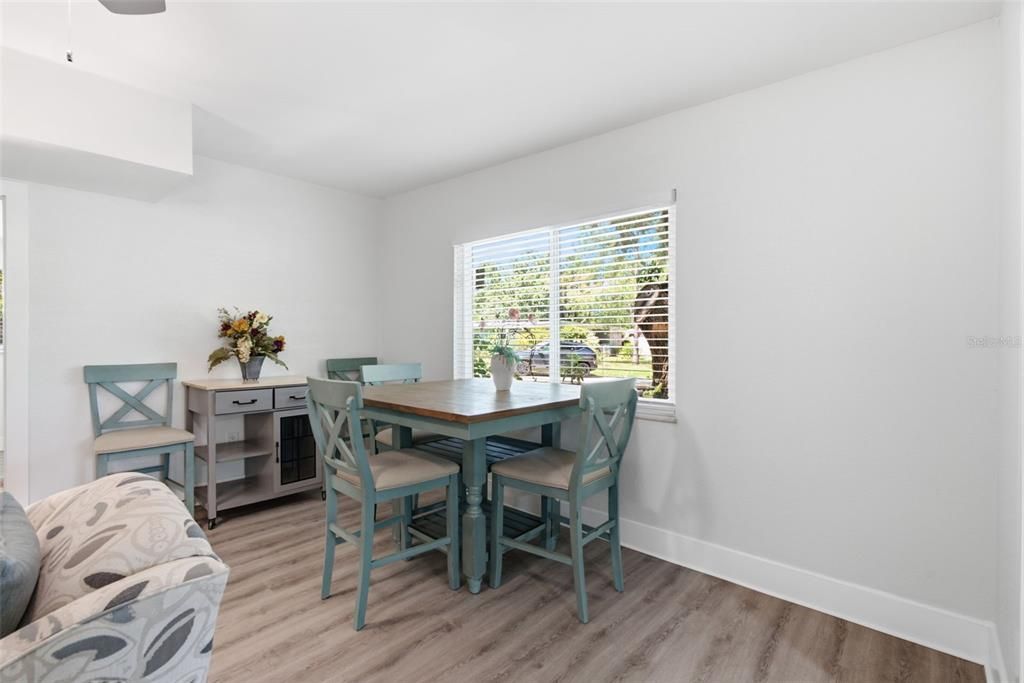 For Sale: $447,500 (3 beds, 2 baths, 1305 Square Feet)