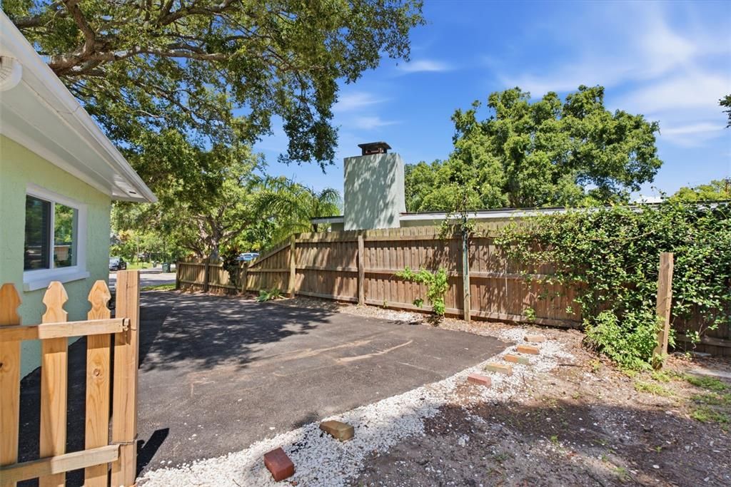 For Sale: $447,500 (3 beds, 2 baths, 1305 Square Feet)